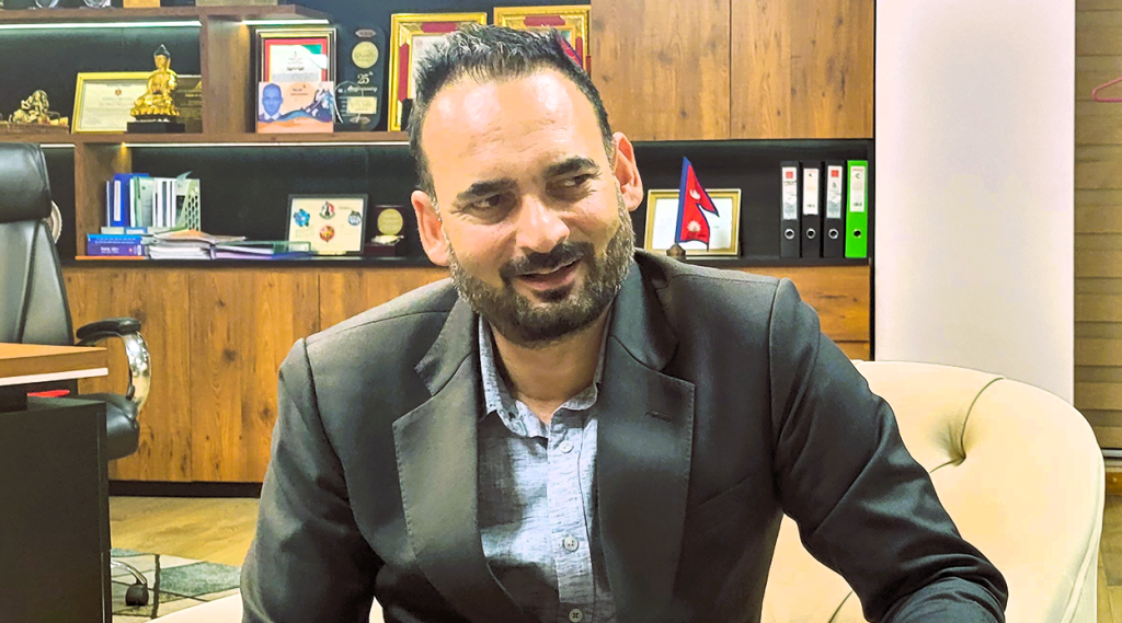 प्रदीप अधिकारीसहितलाई थुनामा पठाउनुपर्ने माग गर्दै अख्तियार सर्वोच्चमा